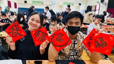 大手牽小手圖片